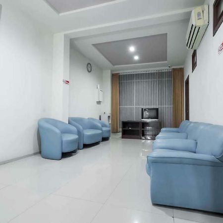 RedDoorz @ Panglima Sudirman Hotell Surabaya Eksteriør bilde