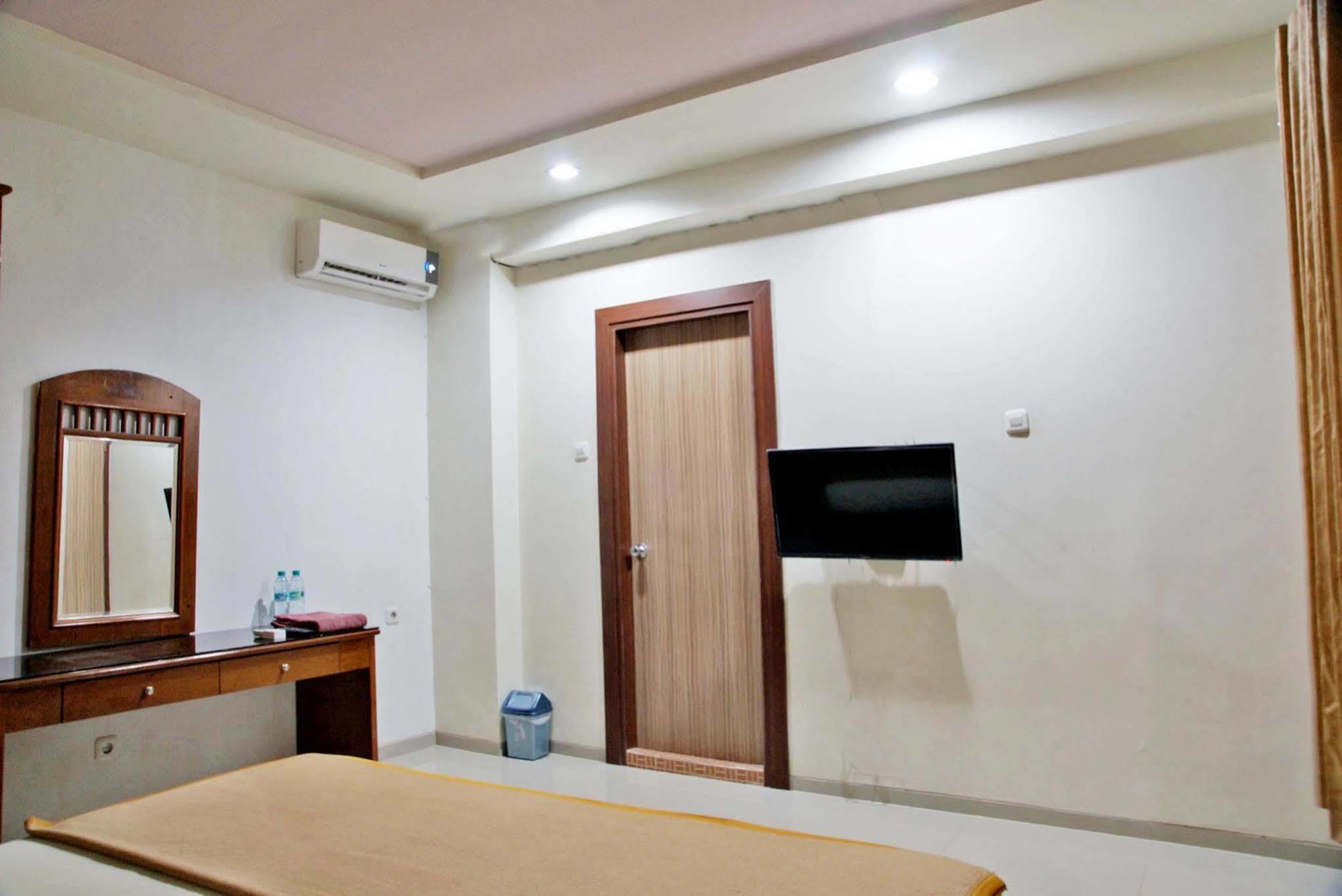 RedDoorz @ Panglima Sudirman Hotell Surabaya Eksteriør bilde