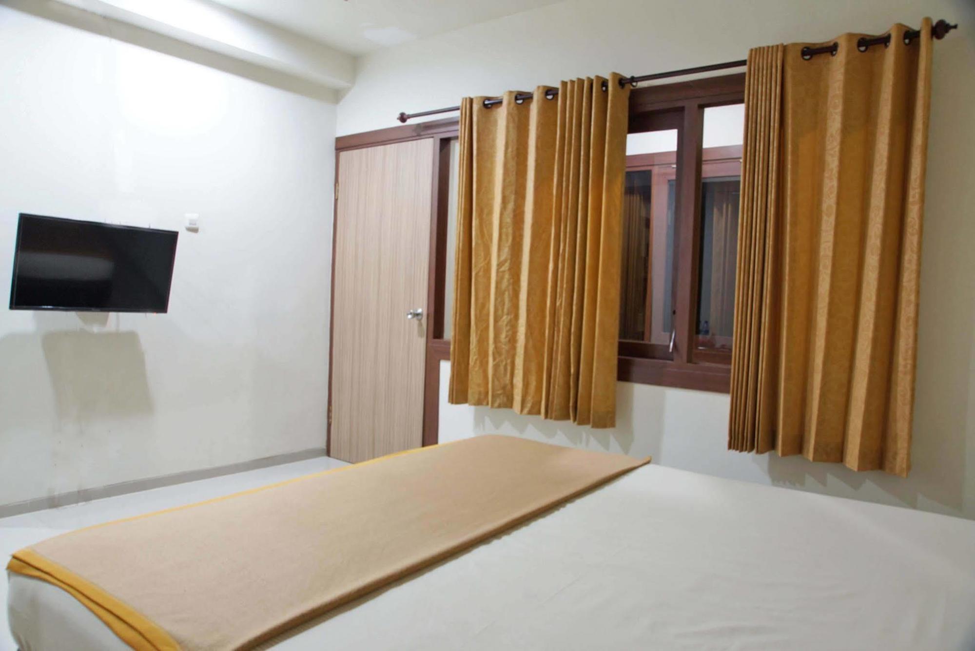 RedDoorz @ Panglima Sudirman Hotell Surabaya Eksteriør bilde