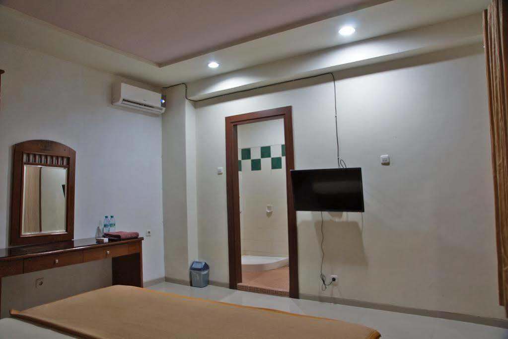 RedDoorz @ Panglima Sudirman Hotell Surabaya Eksteriør bilde