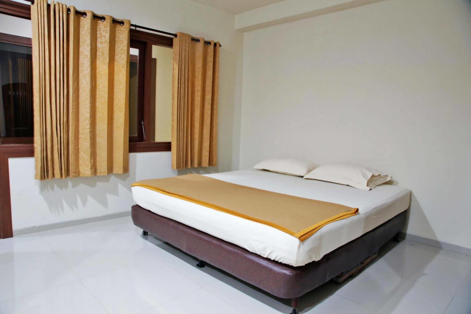 RedDoorz @ Panglima Sudirman Hotell Surabaya Eksteriør bilde
