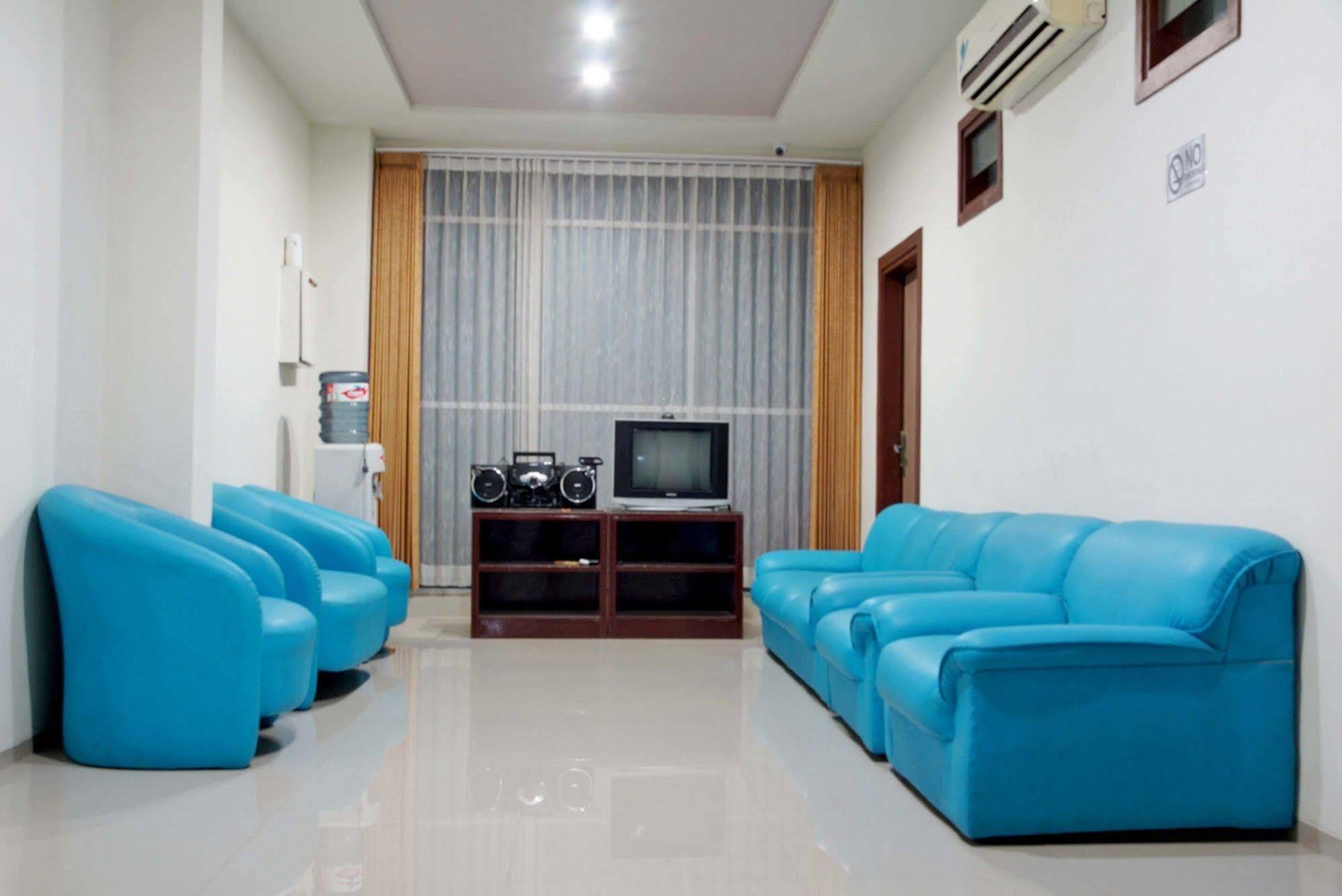 RedDoorz @ Panglima Sudirman Hotell Surabaya Eksteriør bilde