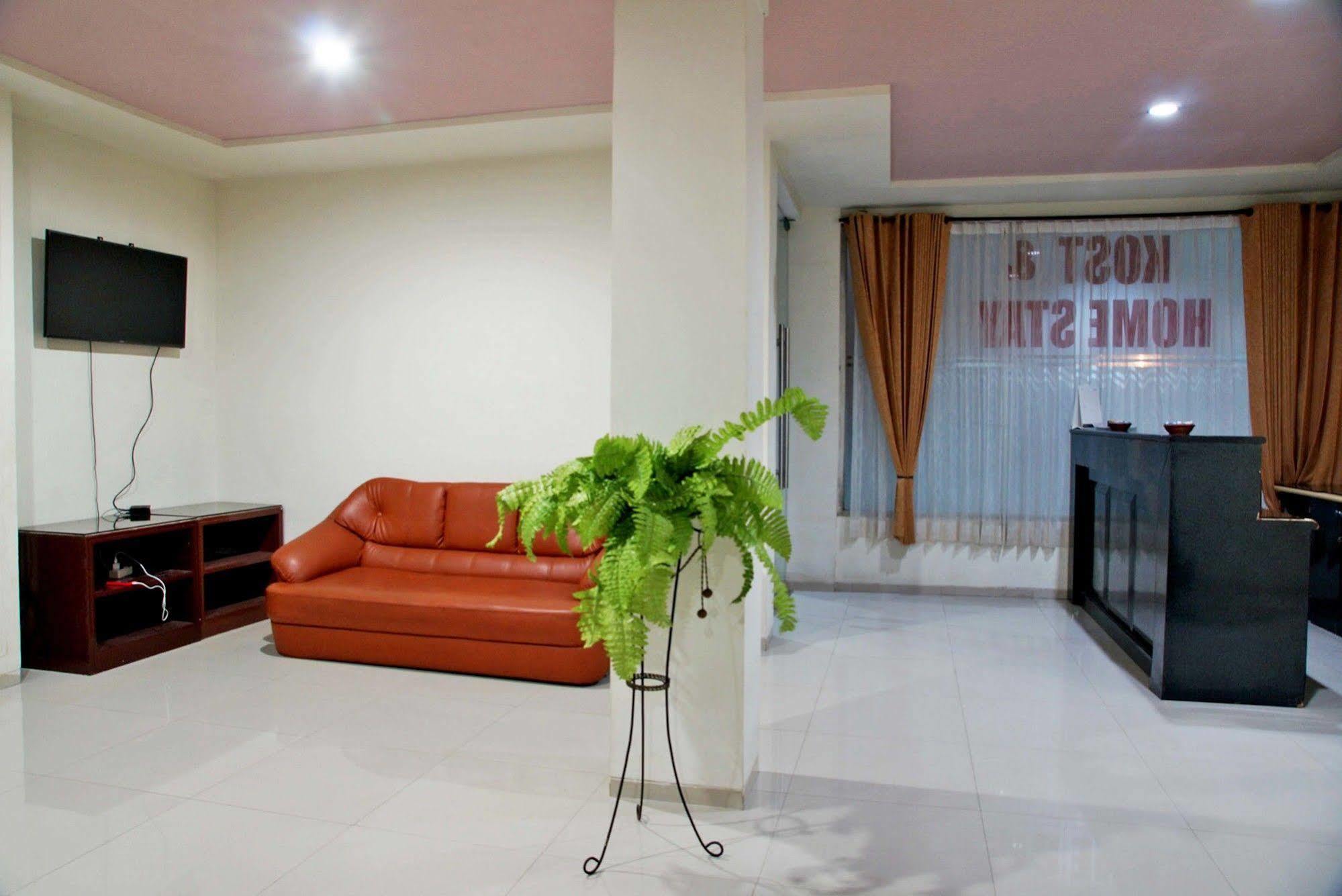 RedDoorz @ Panglima Sudirman Hotell Surabaya Eksteriør bilde