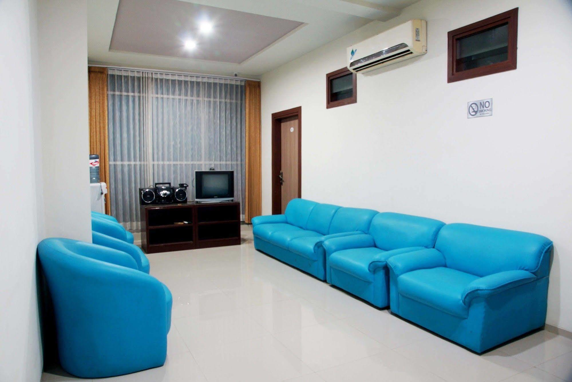 RedDoorz @ Panglima Sudirman Hotell Surabaya Eksteriør bilde
