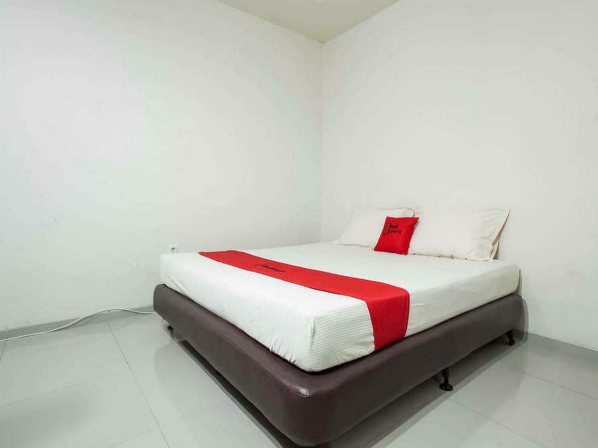 RedDoorz @ Panglima Sudirman Hotell Surabaya Eksteriør bilde