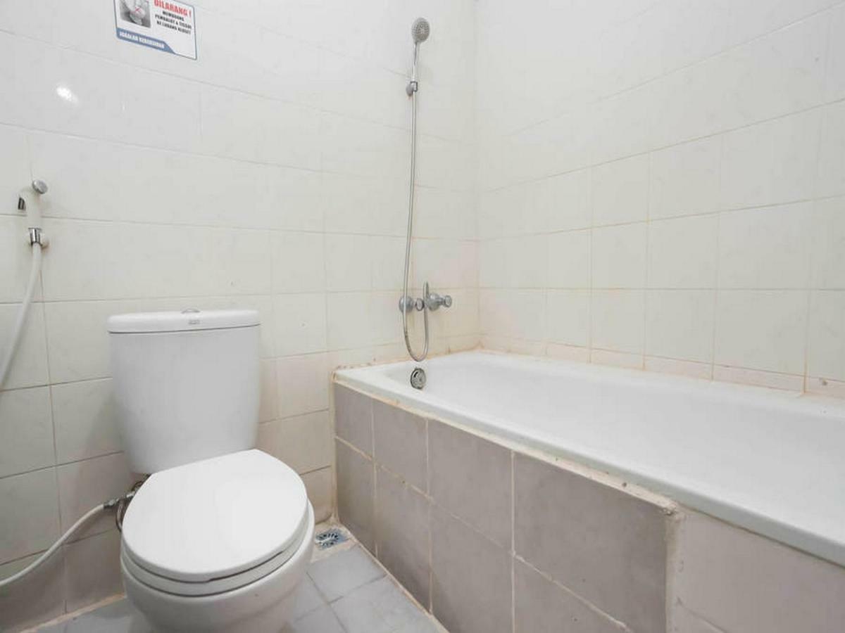 RedDoorz @ Panglima Sudirman Hotell Surabaya Eksteriør bilde