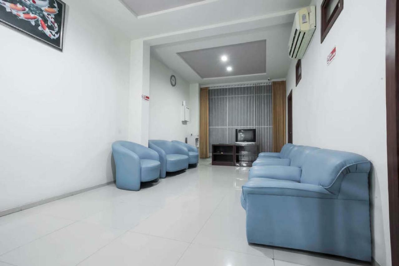 RedDoorz @ Panglima Sudirman Hotell Surabaya Eksteriør bilde